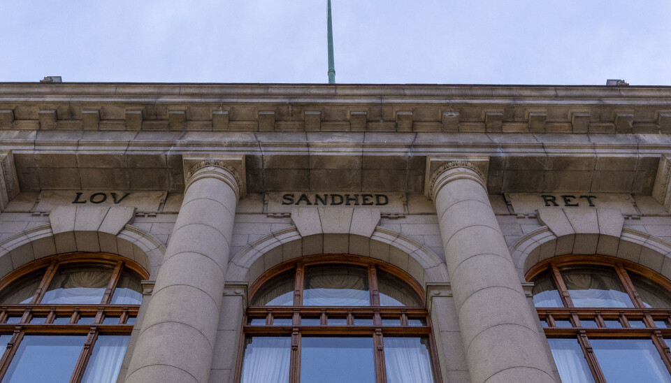 GRENSE: Arbeidstakere er ikke yrkesskadedekket i pauser på hjemmekontor, fastslår en ny dom fra Høyesterett. Fasaden på Høyesterett.