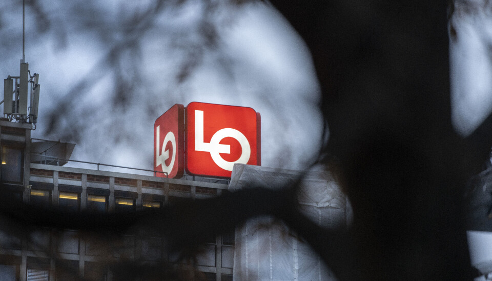 BEDRE FOR FLERE: LO-kongressen vedtok fredag en ny modell for ordningen med avtalefestet pensjon (AFP). Bilde av LOs logo på toppen av Folkets hus