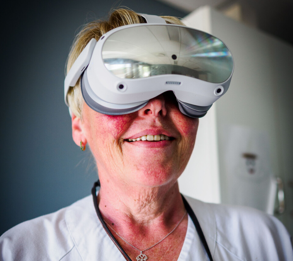 Helsearbeiderne som ser truslene rett i øynene Inger Karine Aarflot har på seg VR-brillene.