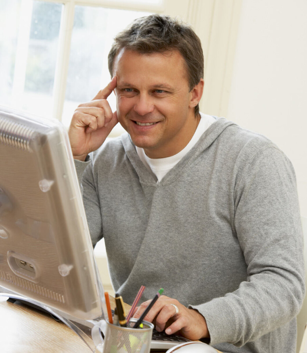 Facebook-på-jobb-CB1255497- Facebook-på-jobb-CB1255497-
