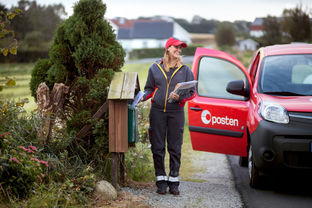 Posten ansatte trives på jobb. (Foto: Posten Norge) Posten ansatte trives på jobb. (Foto: Posten Norge)