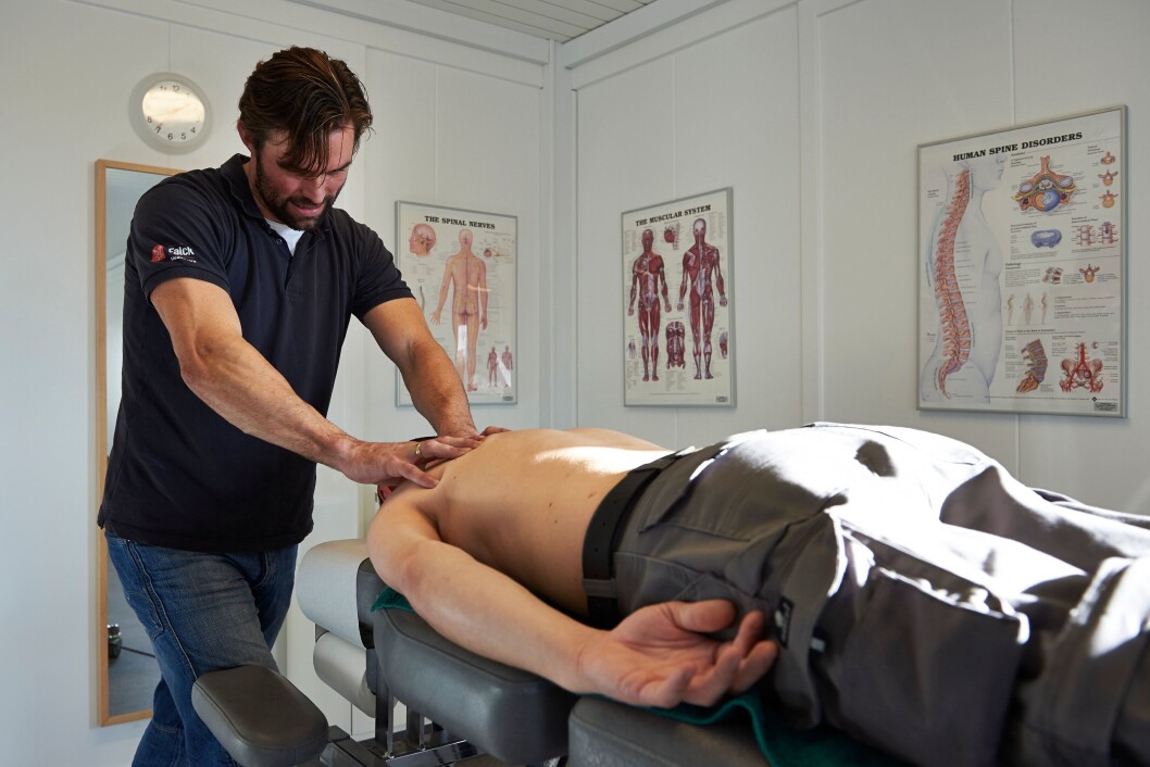 Å komme raskt til behandling hos en fysioterapeut kan bidra til å få en langtidssykmeldt tilbake i arbeid. (Foto: PensionDanmark) Å komme raskt til behandling hos en fysioterapeut kan bidra til å få en langtidssykmeldt tilbake i arbeid. (Foto: PensionDanmark)