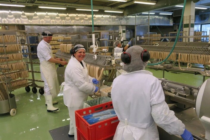 Hovedtilltsvalgt Geir Larsen på pølsestopperlinje sammen med Rossana E.Gines og Khazal Azari. (Foto:Leiv Vidar) Hovedtilltsvalgt Geir Larsen på pølsestopperlinje sammen med Rossana E.Gines og Khazal Azari. (Foto:Leiv Vidar)