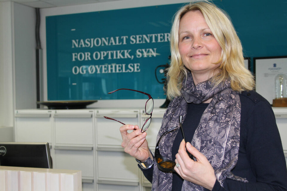 Hanne-Mari Schiøtz Thorud er førsteamanuensis ved Institutt for optometri, radiografi og lysdesign ved Høgskolen i Sørøst-Norge. Hun har vært med i ekspertgruppa som har vurdert butikkansattes rett til databriller. (Foto: Jan Tveita) 