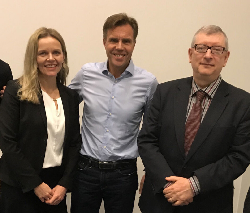 F. v.: Daglig leder AktiMed Norge Rikke Sivertsen Dahl, styreleder i AktiMed Norge Bjørn Ove Ansnes og gründer og en av eierne i Int. SOS Laurent Sabourin. (Foto: AktiMed) F. v.: Daglig leder AktiMed Norge Rikke Sivertsen Dahl, styreleder i AktiMed Norge Bjørn Ove Ansnes og gründer og en av eierne i Int. SOS Laurent Sabourin. (Foto: AktiMed)