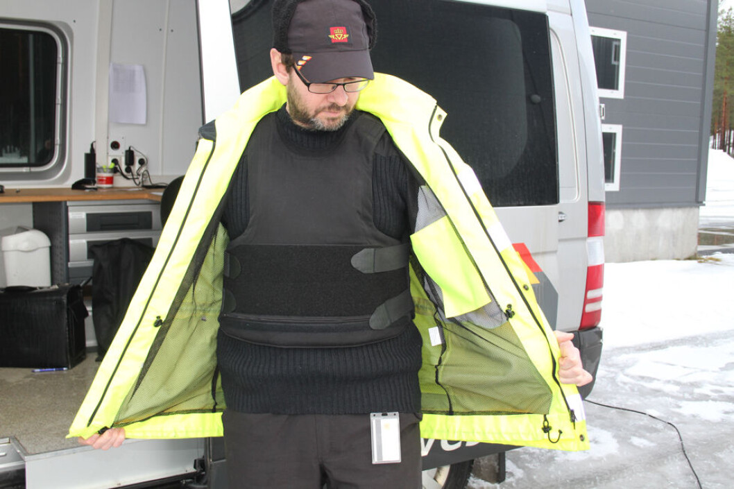 Flemming Skarpnord i Statens Vegvesen tok i bruk sikkerhetsvesten allerede før påbudet kom. (Foto: Jan Tveita) Flemming Skarpnord i Statens Vegvesen tok i bruk sikkerhetsvesten allerede før påbudet kom. (Foto: Jan Tveita)