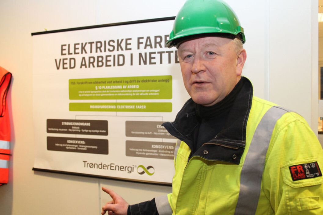 TrønderEnergi Nett minner hele tiden sine ansatte på å jobbe trygt med elektrisitet. På bildet hovedverneombud Ole Tronhus. (Foto: Jan Tveita) TrønderEnergi Nett minner hele tiden sine ansatte på å jobbe trygt med elektrisitet. På bildet hovedverneombud Ole Tronhus. (Foto: Jan Tveita)