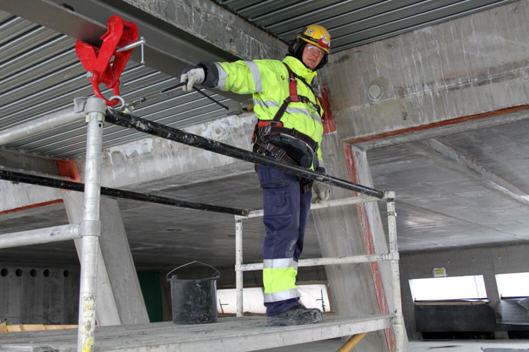 Husk fallsikringsutstyret første arbeidsdag etter ferien (Foto: Jan Tveita) Husk fallsikringsutstyret første arbeidsdag etter ferien (Foto: Jan Tveita)