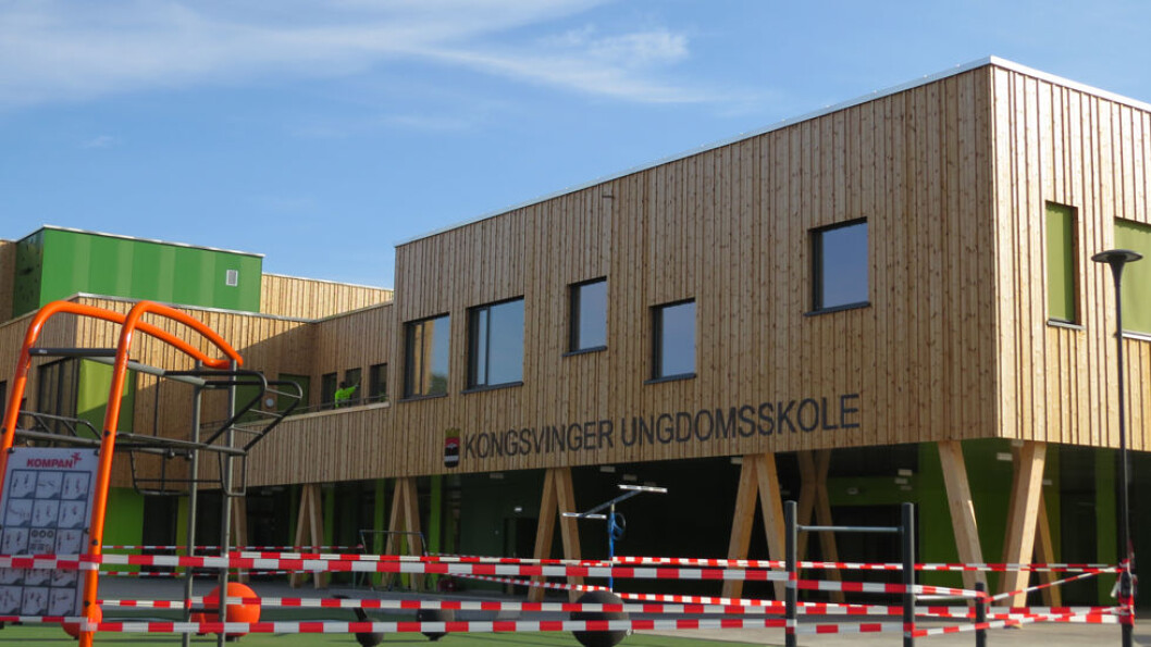 Mye massivtre er brukt som byggmateriale i nybygde Kongsvinger ungdomsskole. Massivtre skal gi godt inneklima. (Foto: Jan Tveita) Mye massivtre er brukt som byggmateriale i nybygde Kongsvinger ungdomsskole. Massivtre skal gi godt inneklima. (Foto: Jan Tveita)