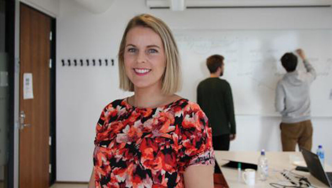– Forskningen viser at stående møter varer kortere enn møter der man sitter, sier Viktoria Stray, som har forsket på møter. (Foto: Julie Kalveland/UiO). – Forskningen viser at stående møter varer kortere enn møter der man sitter, sier Viktoria Stray, som har forsket på møter. (Foto: Julie Kalveland/UiO).