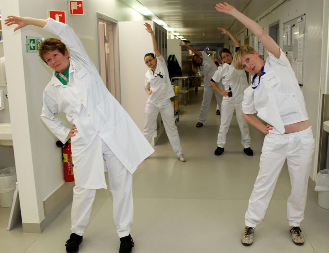 Å trene med kollegaer i arbeidstiden er både gøy og motiverende. Her trener ansatte ved Mikrobiologen, Ahus. (Arkivfoto: Jan Tveita)) Å trene med kollegaer i arbeidstiden er både gøy og motiverende. Her trener ansatte ved Mikrobiologen, Ahus. (Arkivfoto: Jan Tveita))