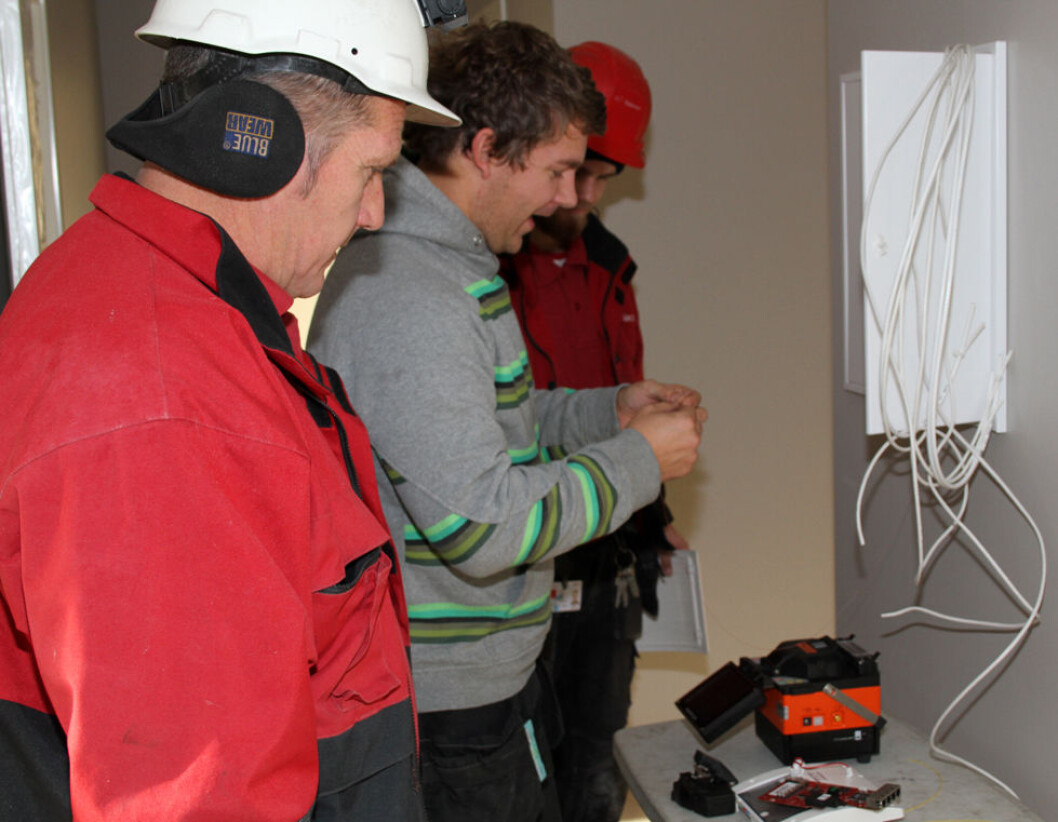 Tre av de fire yrkene med høyest overtidsbruk er klassiske industriyrker: Elektrikere, maskinarbeidere og maskinoperatører. (Illustrasjonsfoto: Jan Tveita) Tre av de fire yrkene med høyest overtidsbruk er klassiske industriyrker: Elektrikere, maskinarbeidere og maskinoperatører. (Illustrasjonsfoto: Jan Tveita)