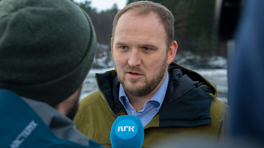 - Dette handler om arbeidsplassene til folk, sier samferdselsminister Jon Georg Dale om den tydelige beskjeden til yrkessjåfører med syn på ett øye. (Foto: Samferdselsdepartementet/NTB Info) - Dette handler om arbeidsplassene til folk, sier samferdselsminister Jon Georg Dale om den tydelige beskjeden til yrkessjåfører med syn på ett øye. (Foto: Samferdselsdepartementet/NTB Info)