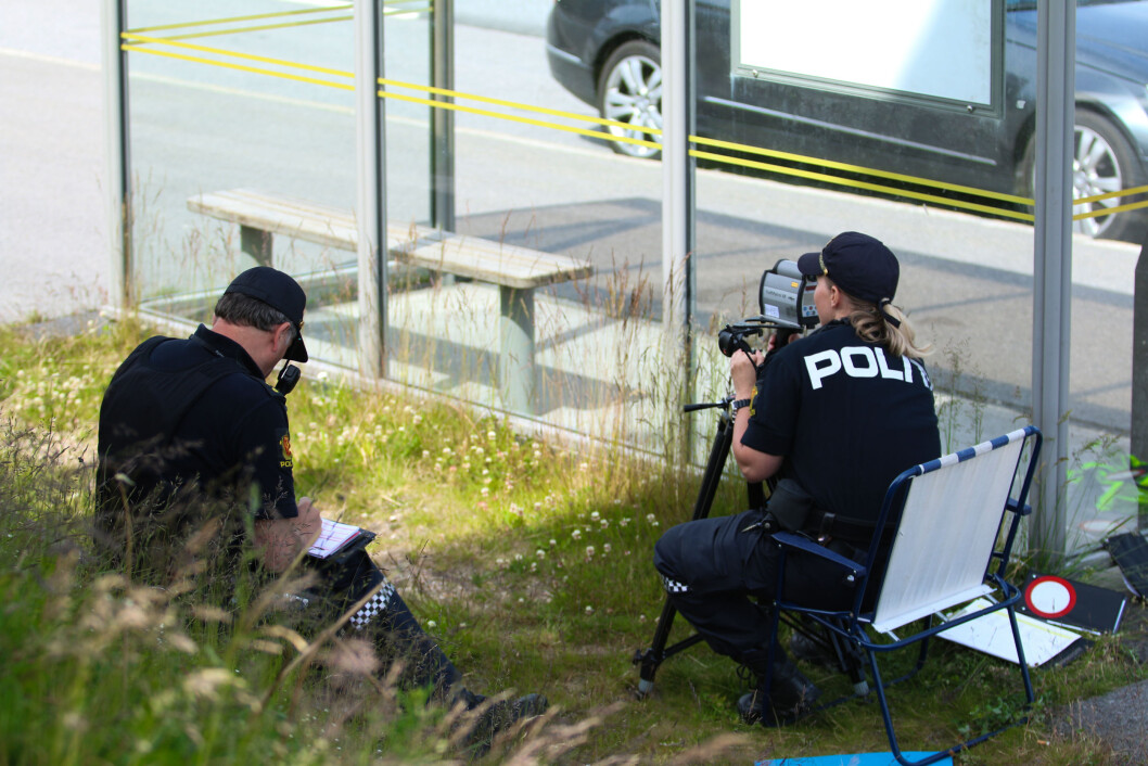 Dansk politi har tatt i bruk en egen bot-app ved fartskontroller. Det betyr at boten kan leveres synderen innen 24 timer - ikke fem til seks uker. (Foto: Børge Sandnes/Colourbox) Dansk politi har tatt i bruk en egen bot-app ved fartskontroller. Det betyr at boten kan leveres synderen innen 24 timer - ikke fem til seks uker. (Foto: Børge Sandnes/Colourbox)