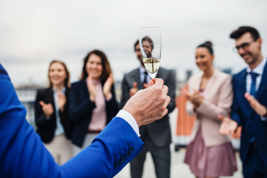 12 prosent av norske arbeidstakere deltar ikke på sosiale arrangement med jobben på grunn av for mye alkohol. (Illustrasjonsfoto: Colourbox.com) 12 prosent av norske arbeidstakere deltar ikke på sosiale arrangement med jobben på grunn av for mye alkohol. (Illustrasjonsfoto: Colourbox.com)
