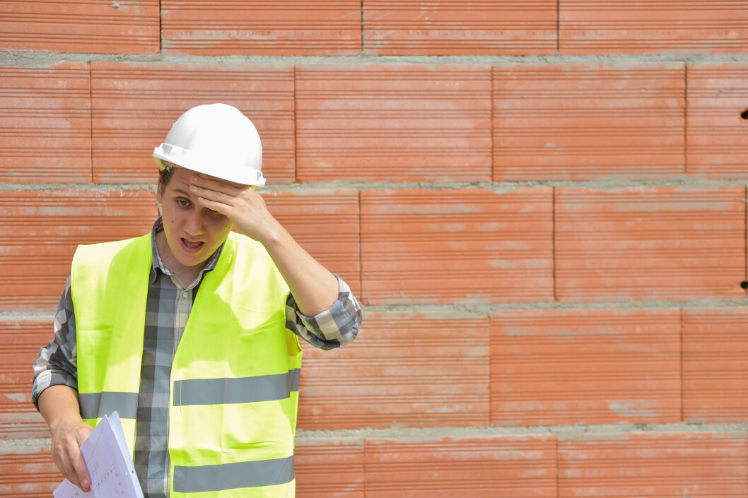 Sommeren kan bli i heteste laget på mange arbeidsplasser. Da er det viktig å finne raske og enkle løsninger som kan forbedre arbeidssituasjonen. (Foto: Colourbox) Sommeren kan bli i heteste laget på mange arbeidsplasser. Da er det viktig å finne raske og enkle løsninger som kan forbedre arbeidssituasjonen. (Foto: Colourbox)