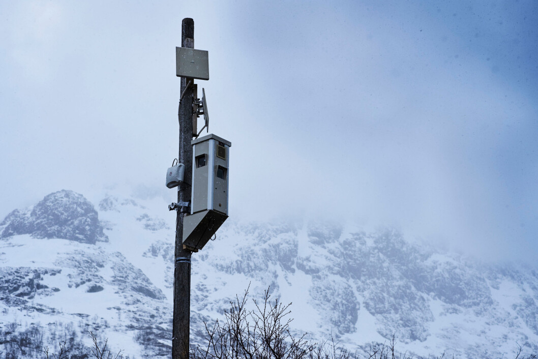 En værkamerastasjon er en avansert fotoboks med to eller tre digitale speilreflekskameraer, i tillegg til flere andre måleinstrumenter. (Foto: Øivind Haug) En værkamerastasjon er en avansert fotoboks med to eller tre digitale speilreflekskameraer, i tillegg til flere andre måleinstrumenter. (Foto: Øivind Haug)