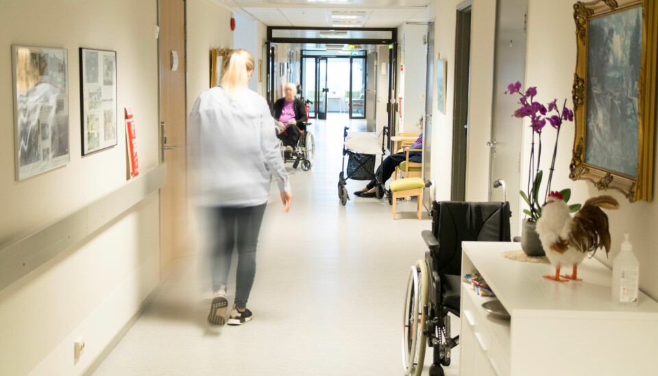 Generalsekretær Harald Olimb Norman i Pensjonistforbundet mener det må bli bygget sykehus og sykehjem uten lang korridorer i flere etasjer, og at det legges vekt på å hindre rask smittespredning.