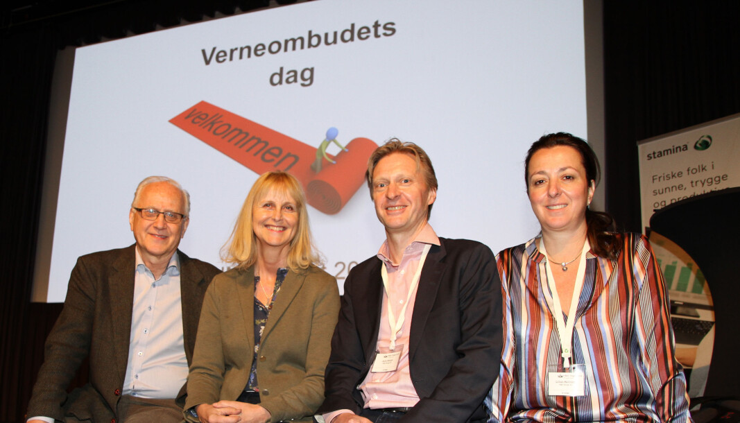 HMS-Tinget livestreames i år, men det er også deltakere i salen. Bildet er fra fjorårets konferanse, f.v. Christian H. Rafn, HMS Norge, konferanseleder på Verneombudets dag, Ragnhild Nilsen, og Jarle Hellum og Lillian E. Mathiesen, begge fra HMS Norge. HMS-Tinget livestreames i år, men det er også deltakere i salen. Bildet er fra fjorårets konferanse, f.v. Christian H. Rafn, HMS Norge, konferanseleder på Verneombudets dag, Ragnhild Nilsen, og Jarle Hellum og Lillian E. Mathiesen, begge fra HMS Norge.
