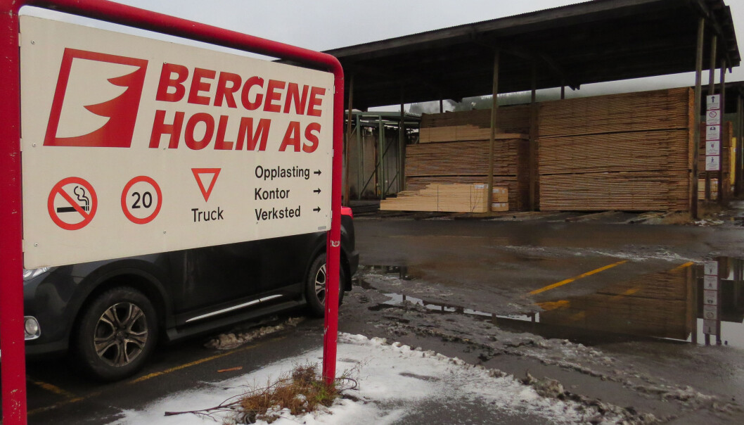 Bergene Holm AS i Brandval er siktet for brudd på arbeidsmiljøloven etter dødsulykke. Bergene Holm AS i Brandval er siktet for brudd på arbeidsmiljøloven etter dødsulykke.