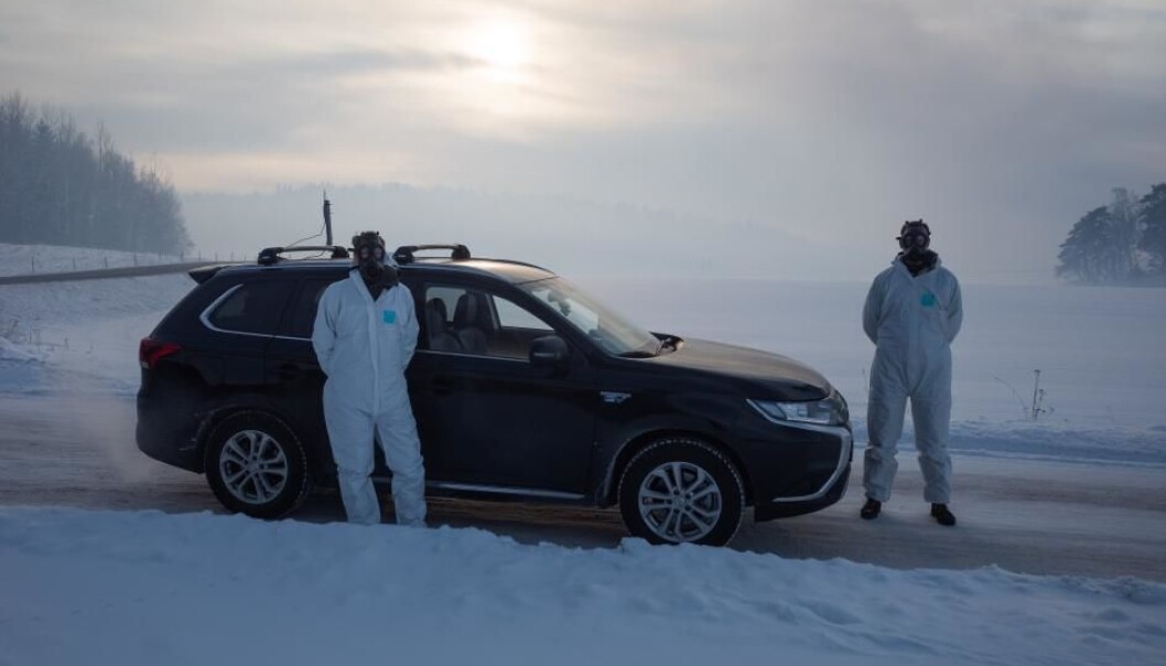 Felix Piel og Alexander Håland kastet seg i den spesialbygde bilen for å analysere lufta nær brannen i Sverige. Felix Piel og Alexander Håland kastet seg i den spesialbygde bilen for å analysere lufta nær brannen i Sverige.