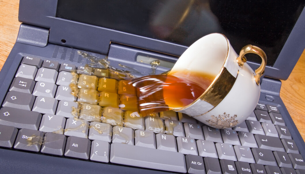 Kaffe og saft i tastaturet er en klassiker. Kaffe og saft i tastaturet er en klassiker.