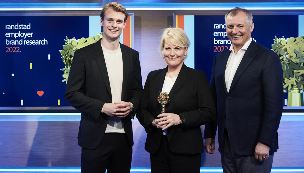 Kringkastingssjef Vibeke Fürst Haugen fra NRK flankert av programleder Simon Nitsche og leder i Randstad, Eivind Bøe.
