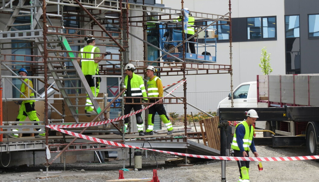 Etterspørselen etter arbeidskraft er særlig høy i bygg- og anleggsbransjen, og veksten i fjor var høyere enn vanlig. Etterspørselen etter arbeidskraft er særlig høy i bygg- og anleggsbransjen, og veksten i fjor var høyere enn vanlig.