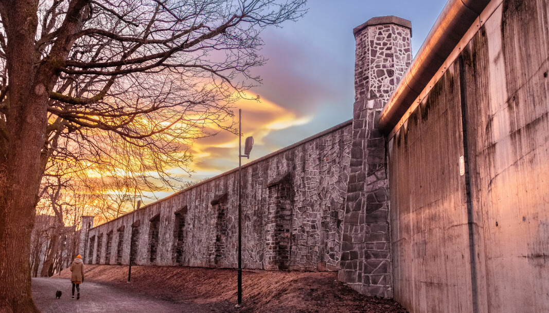 Mange fengselsansatte er bekymret for sikkerheten på jobb. Bildet viser muren rundt Oslo fengsel.