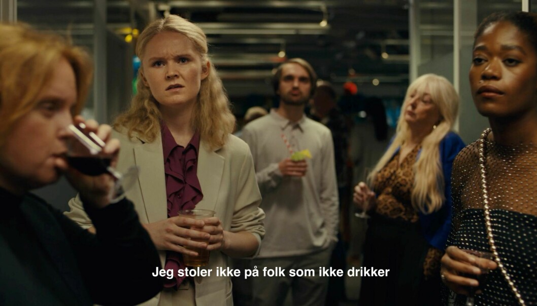 Tre små kamapanjefilmer retter søkelyset på alkoholbruk i sosiale sammenhenger på jobben. Denne er fra filmen «Festkomiteen».
