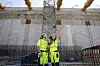 To ansatte i NCC på byggeplass.