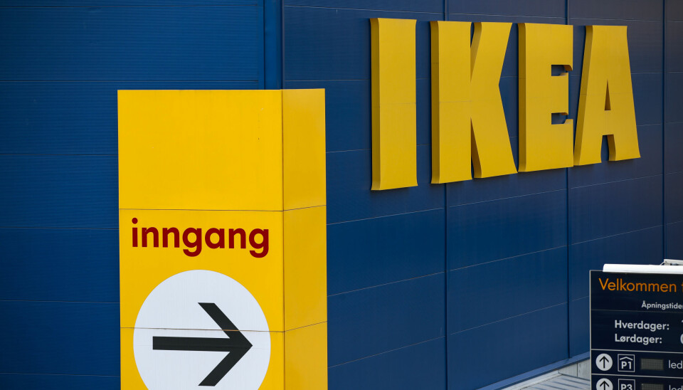Ikea-logo på fasade.